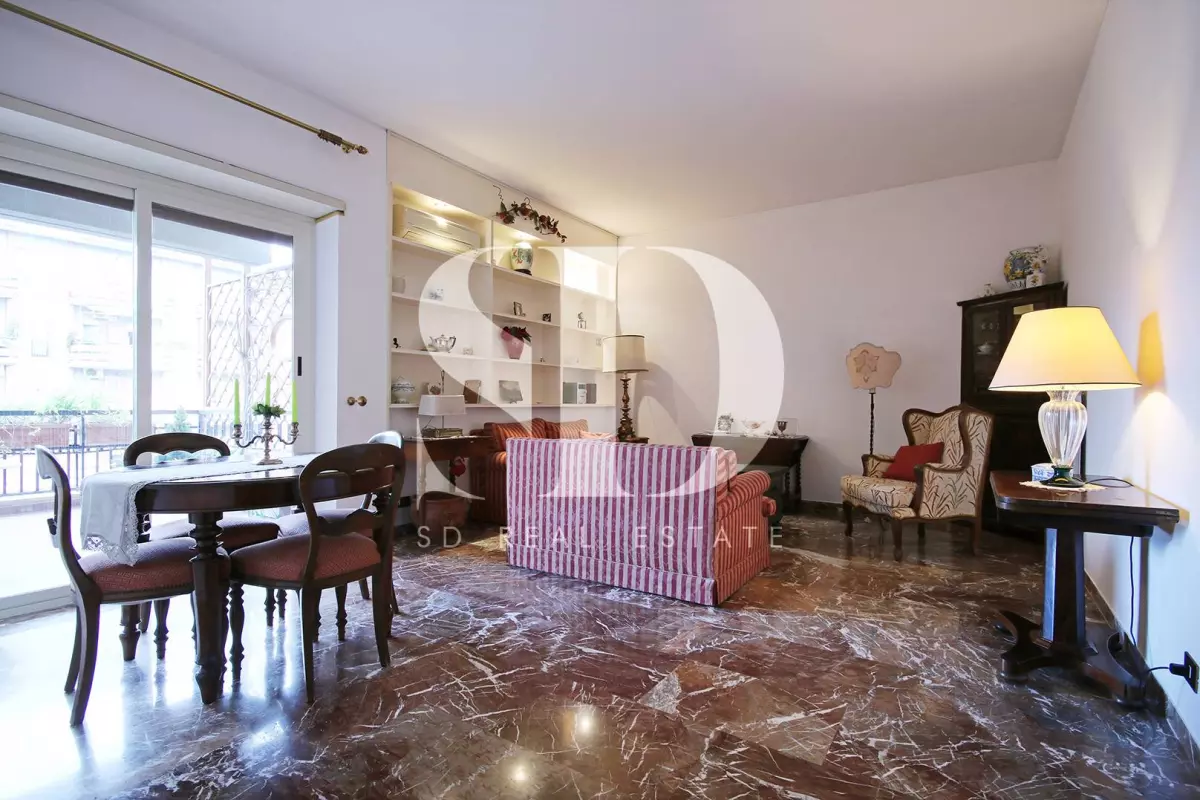 Appartamento trilocale signorile con terrazza e balcone