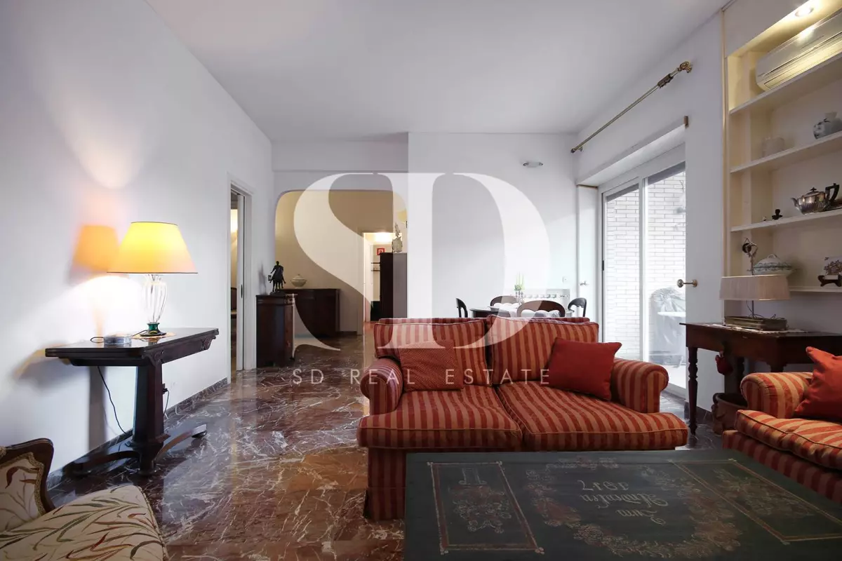 Appartamento trilocale signorile con terrazza e balcone