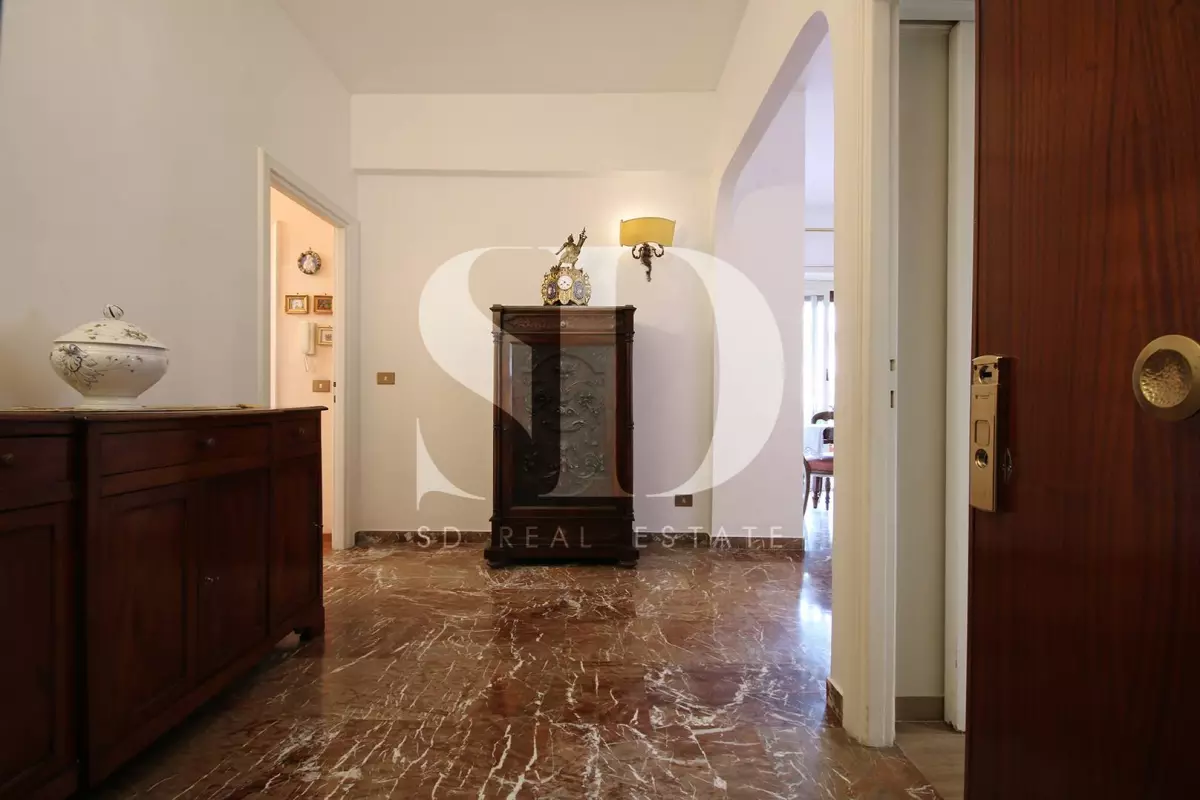 Appartamento trilocale signorile con terrazza e balcone