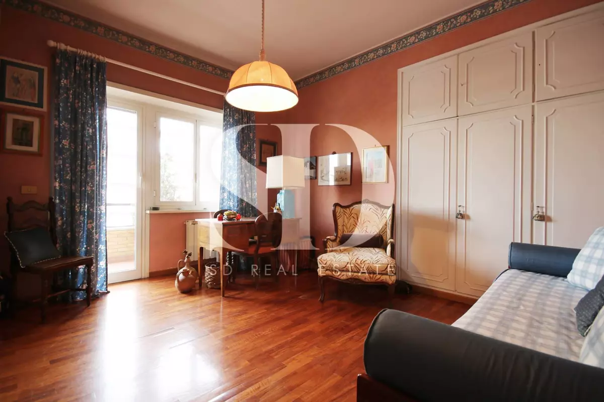 Appartamento trilocale signorile con terrazza e balcone