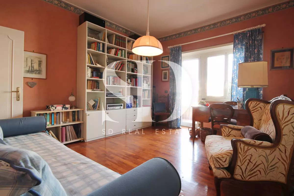 Appartamento trilocale signorile con terrazza e balcone