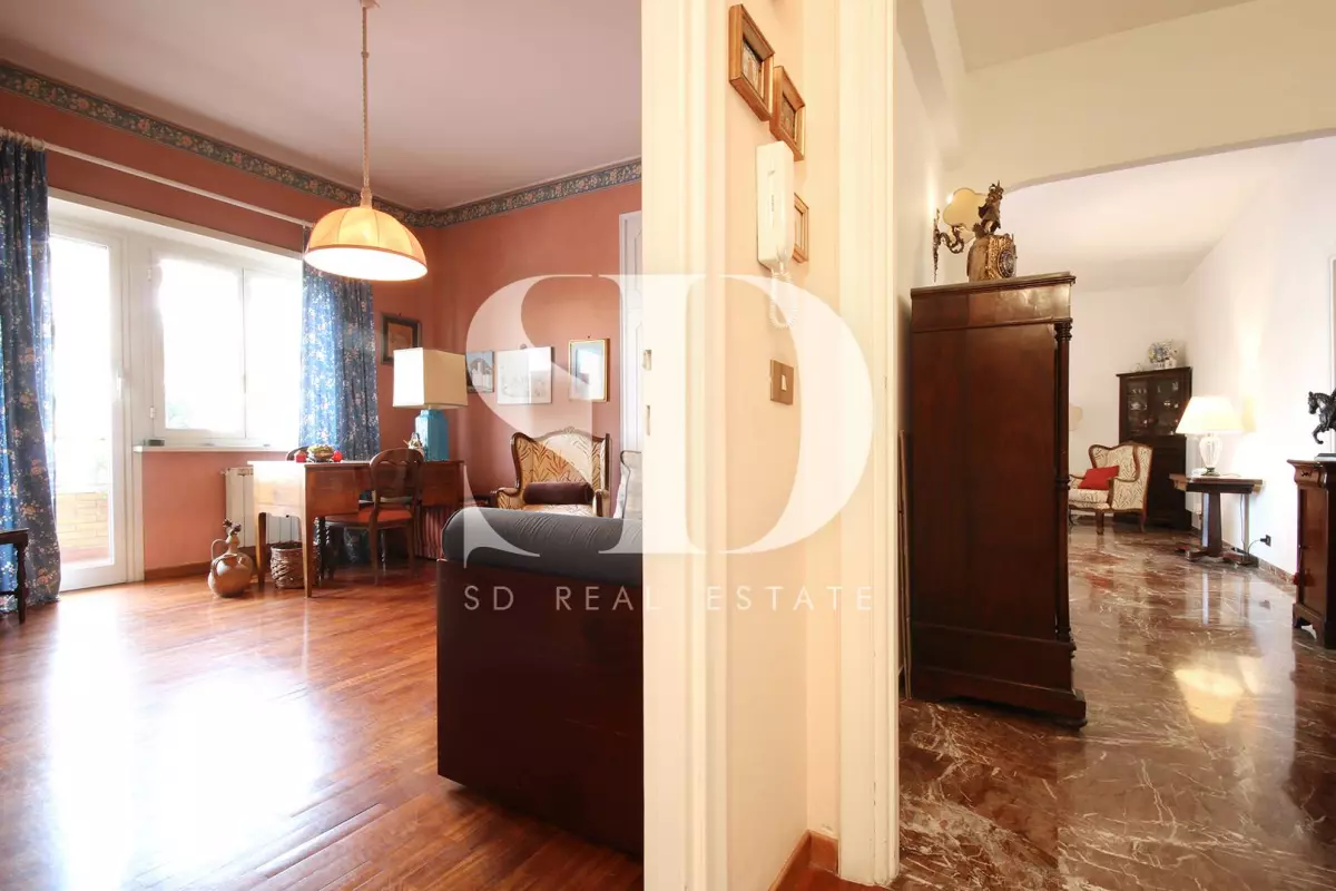 Appartamento trilocale signorile con terrazza e balcone