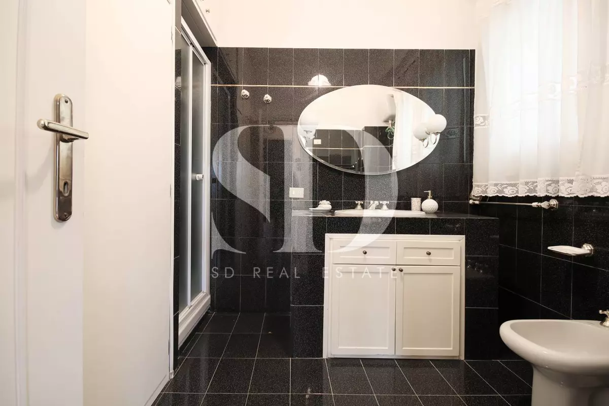 Appartamento trilocale signorile con terrazza e balcone