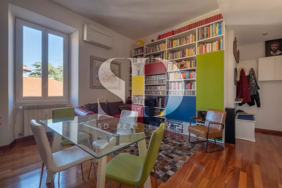 Bilocale ottimo stato al quarto ed ultimo piano di un palazzo storico