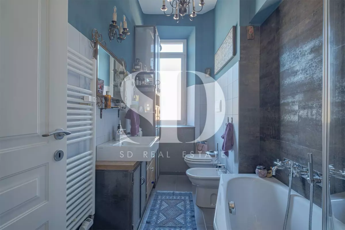 Bilocale ottimo stato al quarto ed ultimo piano di un palazzo storico