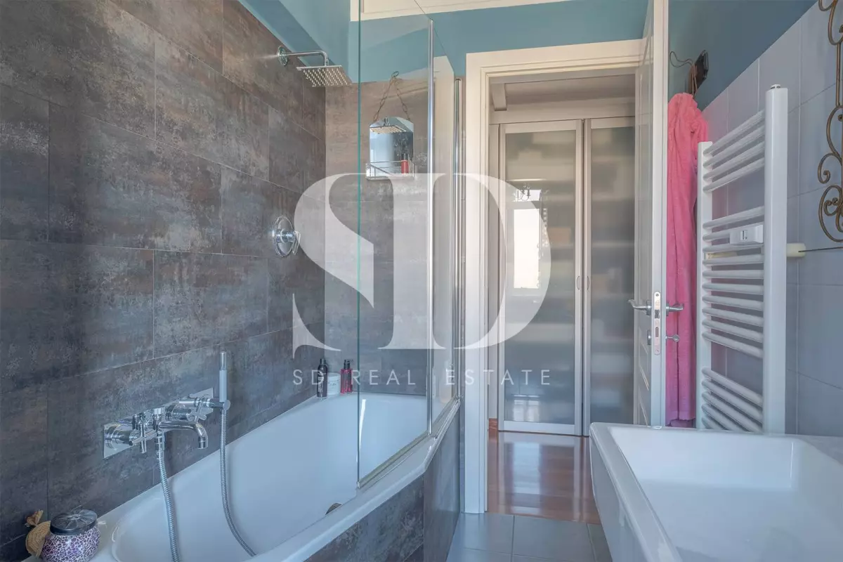 Bilocale ottimo stato al quarto ed ultimo piano di un palazzo storico