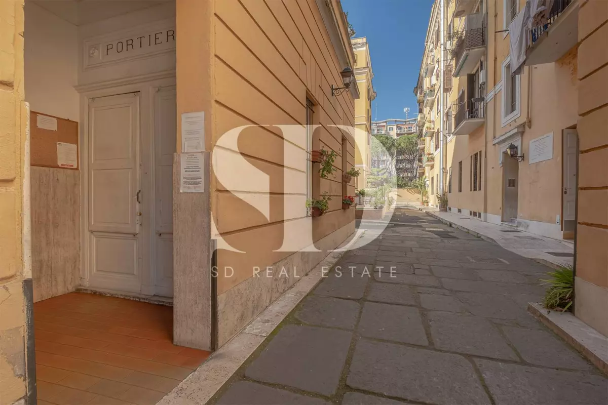 Bilocale ottimo stato al quarto ed ultimo piano di un palazzo storico