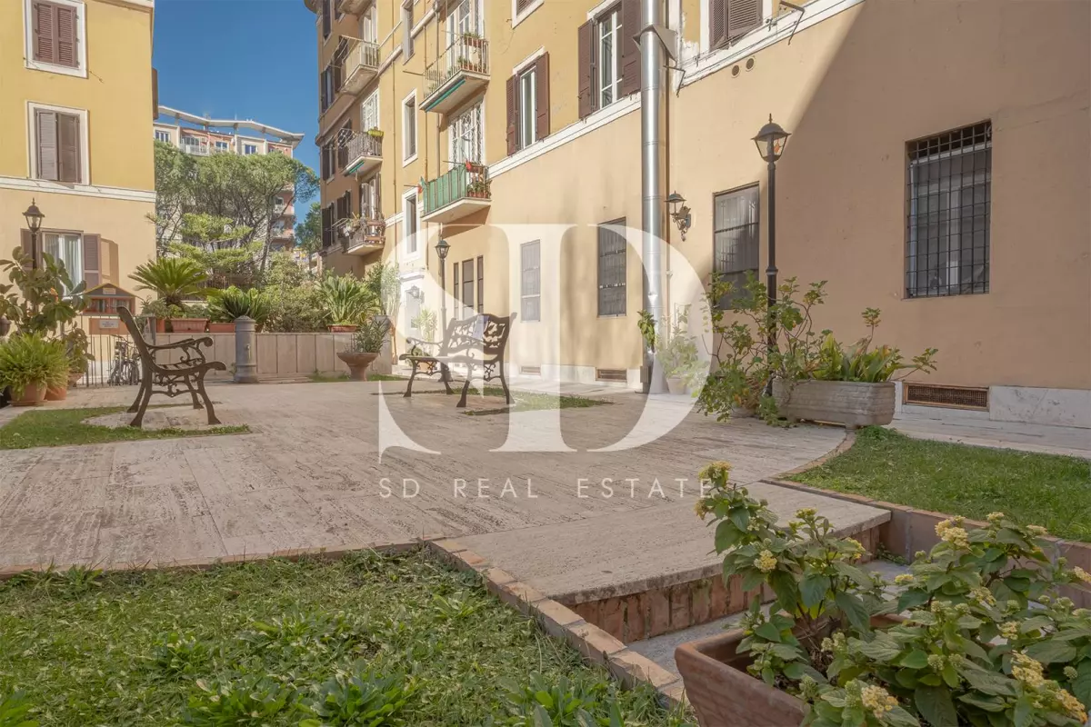 Bilocale ottimo stato al quarto ed ultimo piano di un palazzo storico