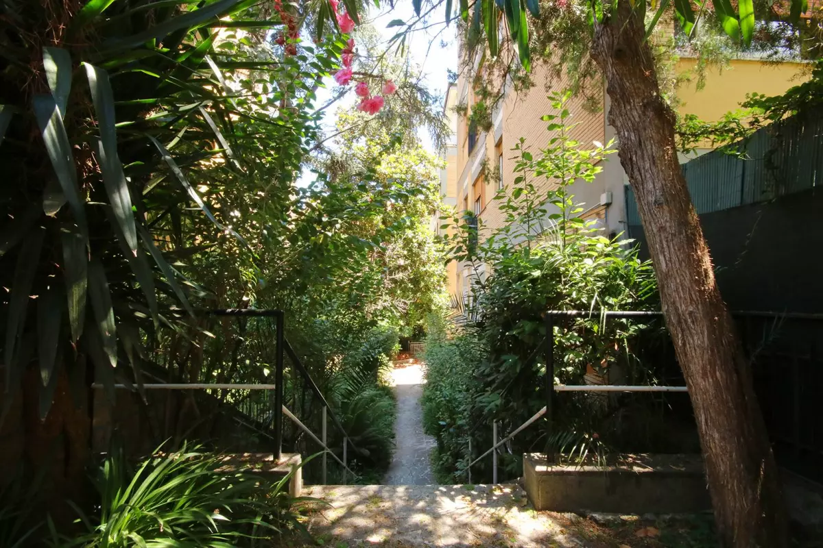 QUADRILOCALE CON DOPPI SERVIZI E POSTO AUTO COPERTO E CANTINA