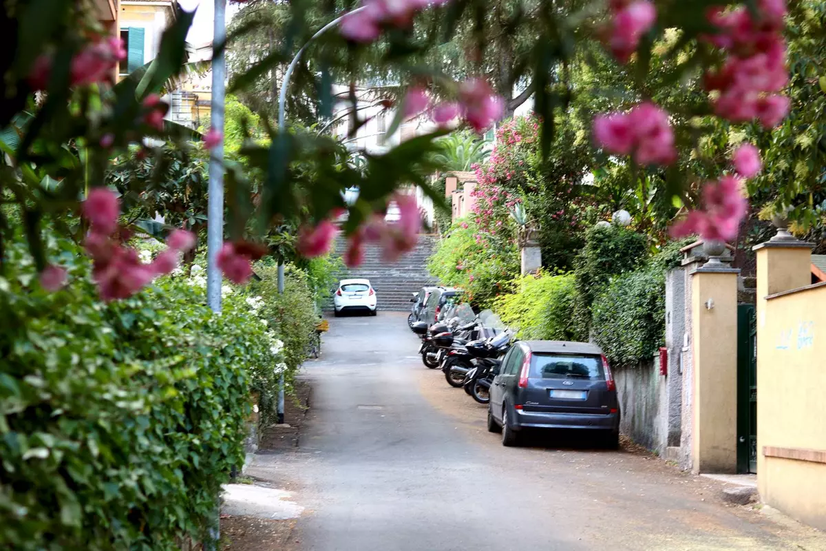 QUADRILOCALE CON DOPPI SERVIZI E POSTO AUTO COPERTO E CANTINA