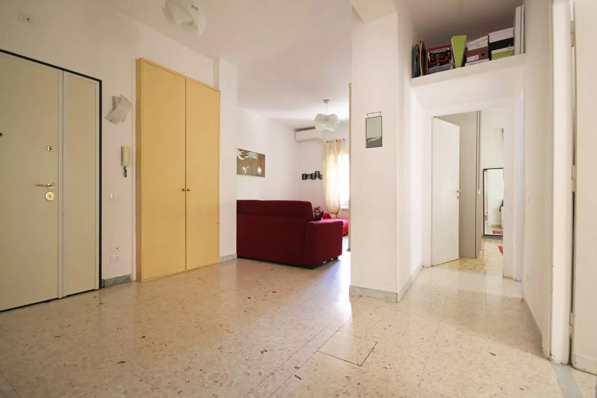 QUADRILOCALE CON DOPPI SERVIZI E POSTO AUTO COPERTO E CANTINA