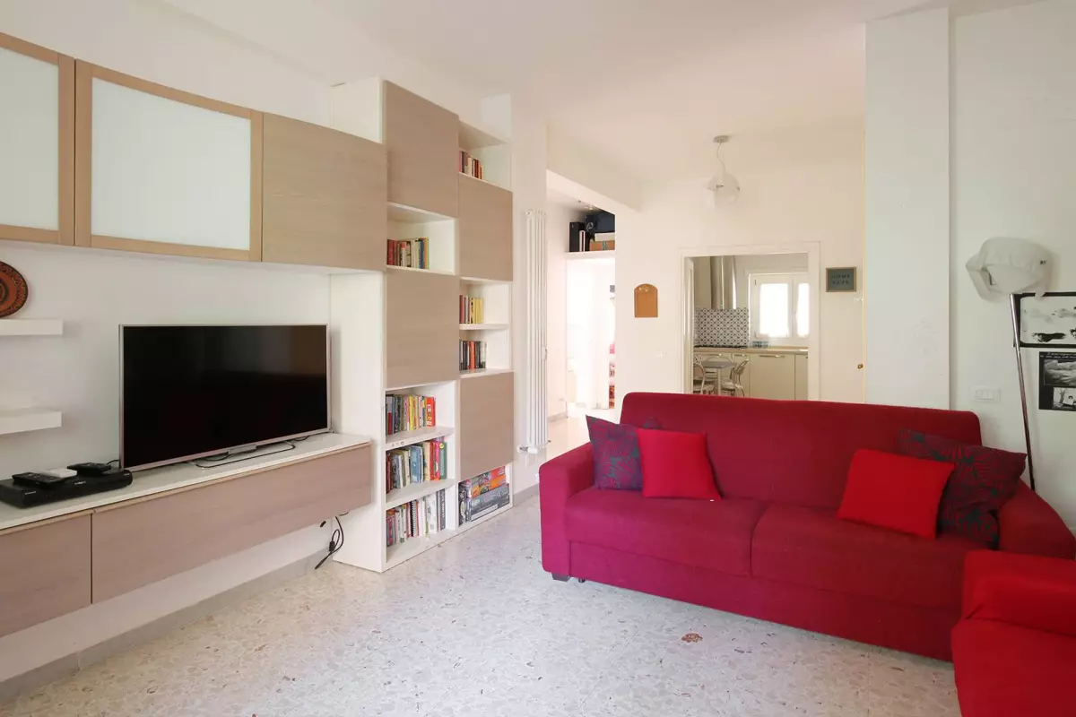 QUADRILOCALE CON DOPPI SERVIZI E POSTO AUTO COPERTO E CANTINA