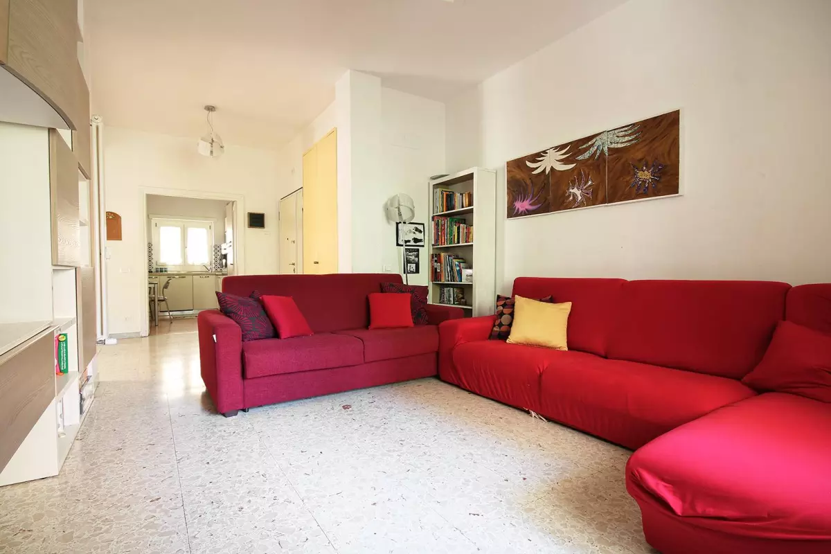 QUADRILOCALE CON DOPPI SERVIZI E POSTO AUTO COPERTO E CANTINA