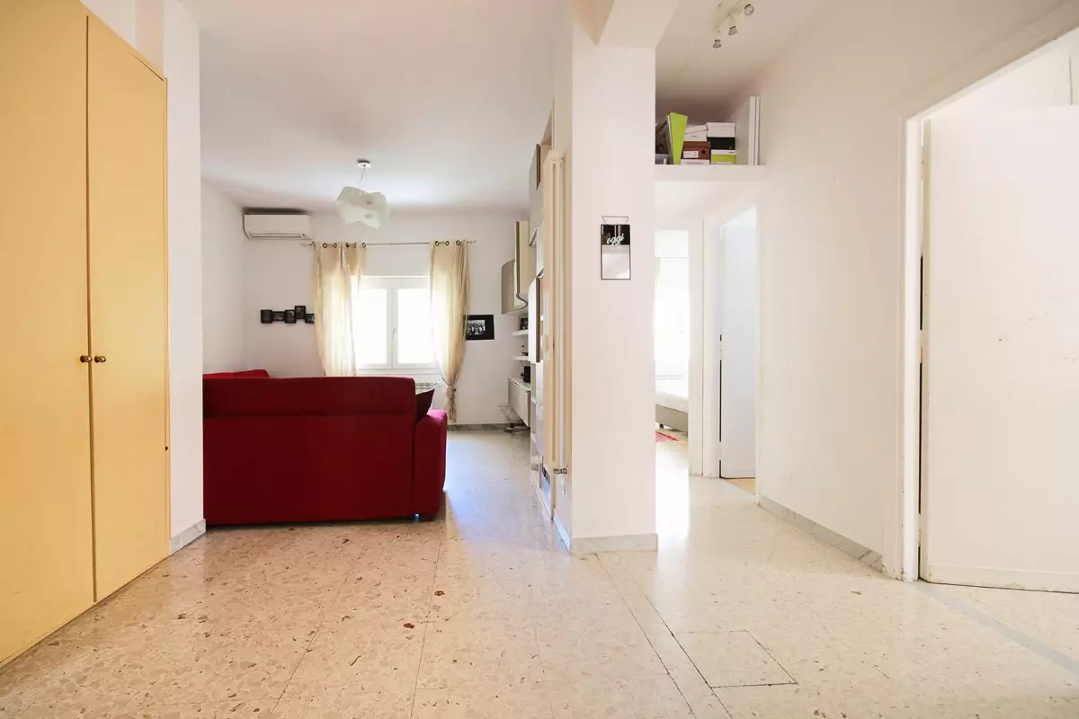 QUADRILOCALE CON DOPPI SERVIZI E POSTO AUTO COPERTO E CANTINA