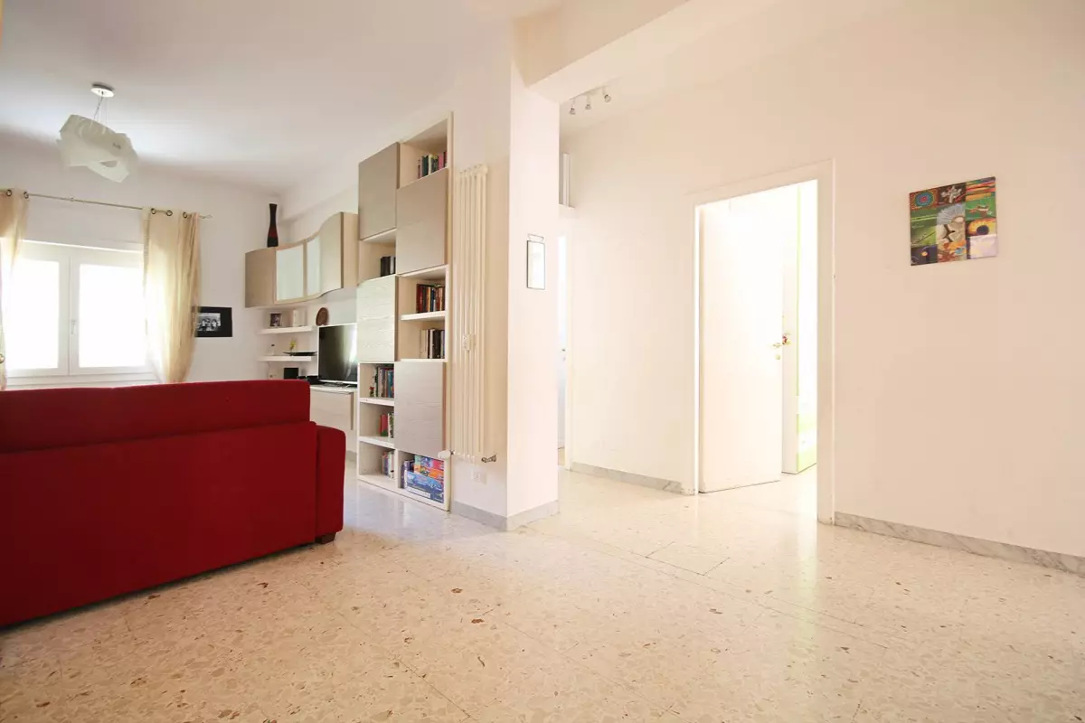 QUADRILOCALE CON DOPPI SERVIZI E POSTO AUTO COPERTO E CANTINA