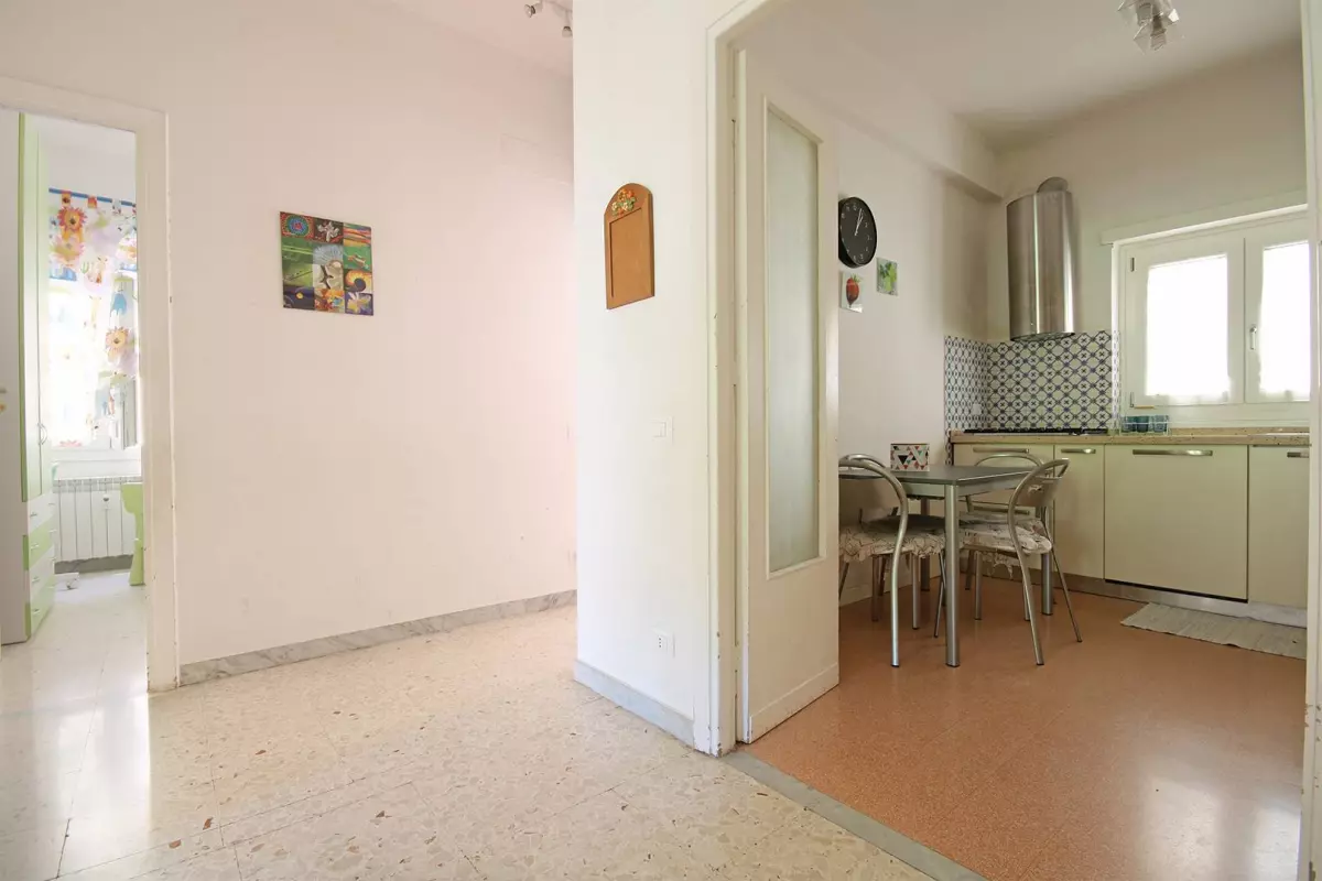 QUADRILOCALE CON DOPPI SERVIZI E POSTO AUTO COPERTO E CANTINA