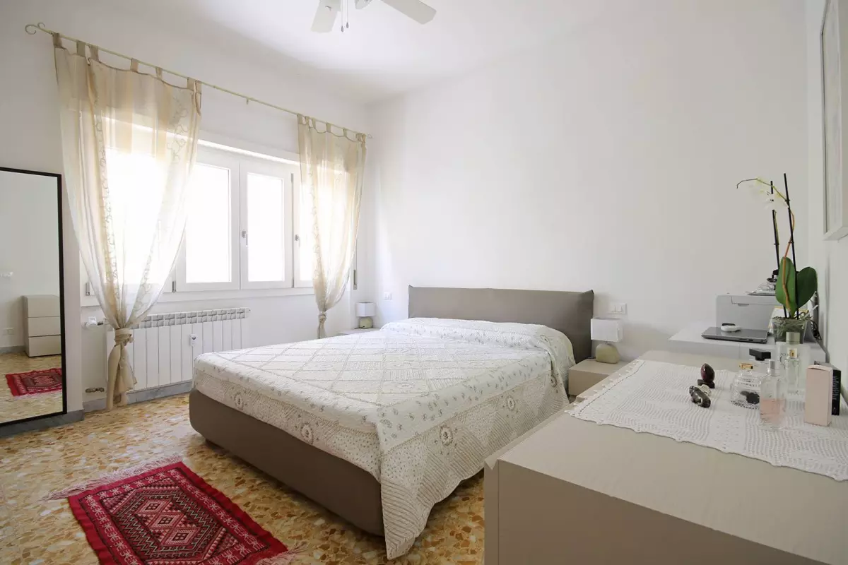 QUADRILOCALE CON DOPPI SERVIZI E POSTO AUTO COPERTO E CANTINA