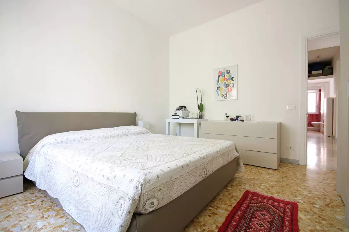 QUADRILOCALE CON DOPPI SERVIZI E POSTO AUTO COPERTO E CANTINA