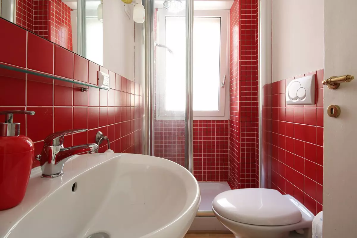 QUADRILOCALE CON DOPPI SERVIZI E POSTO AUTO COPERTO E CANTINA