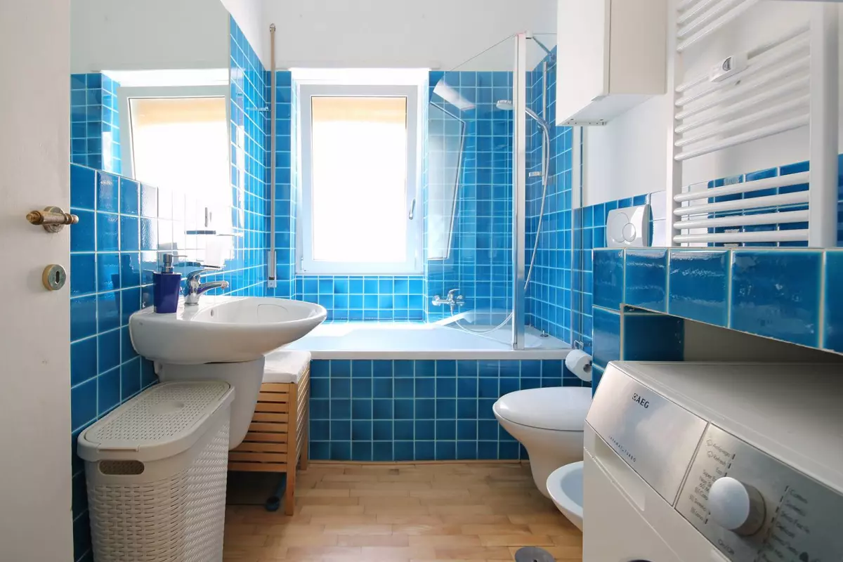 QUADRILOCALE CON DOPPI SERVIZI E POSTO AUTO COPERTO E CANTINA